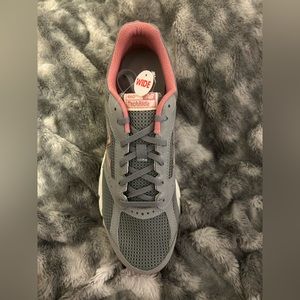 NWT New Balance Women’s 460s size 12D **right shoe only**